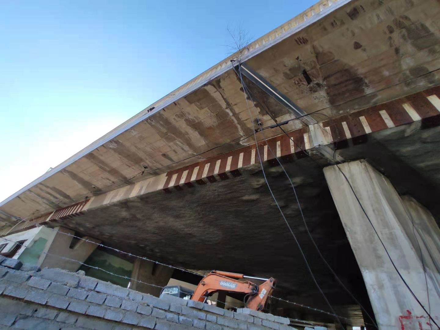 霍林郭勒桥梁粘钢加固的四大特性